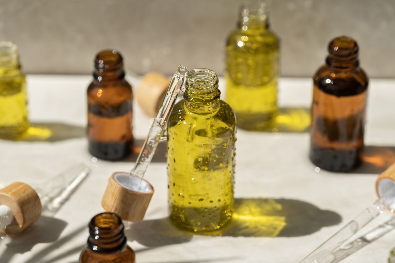 essential-oils-GettyImages-1485808364-3374994b38cf46f68dfb8ee808f476b1